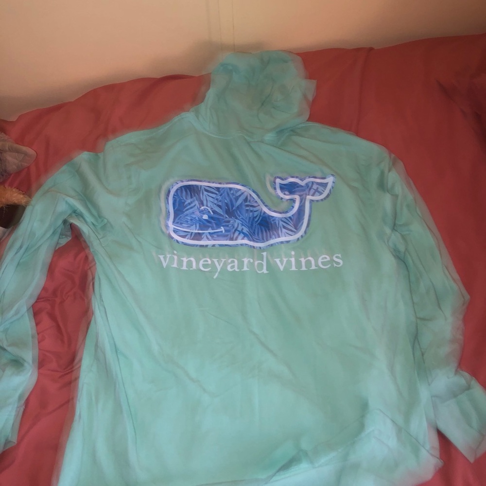 vineyard vines long sleeve with hood